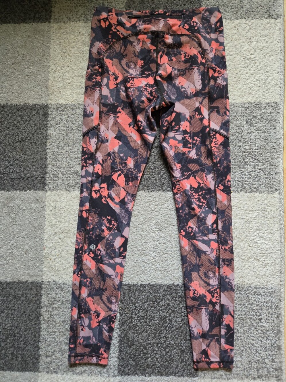 Lululemon Printed Athletic Leggings in Coral & Black - Size 6